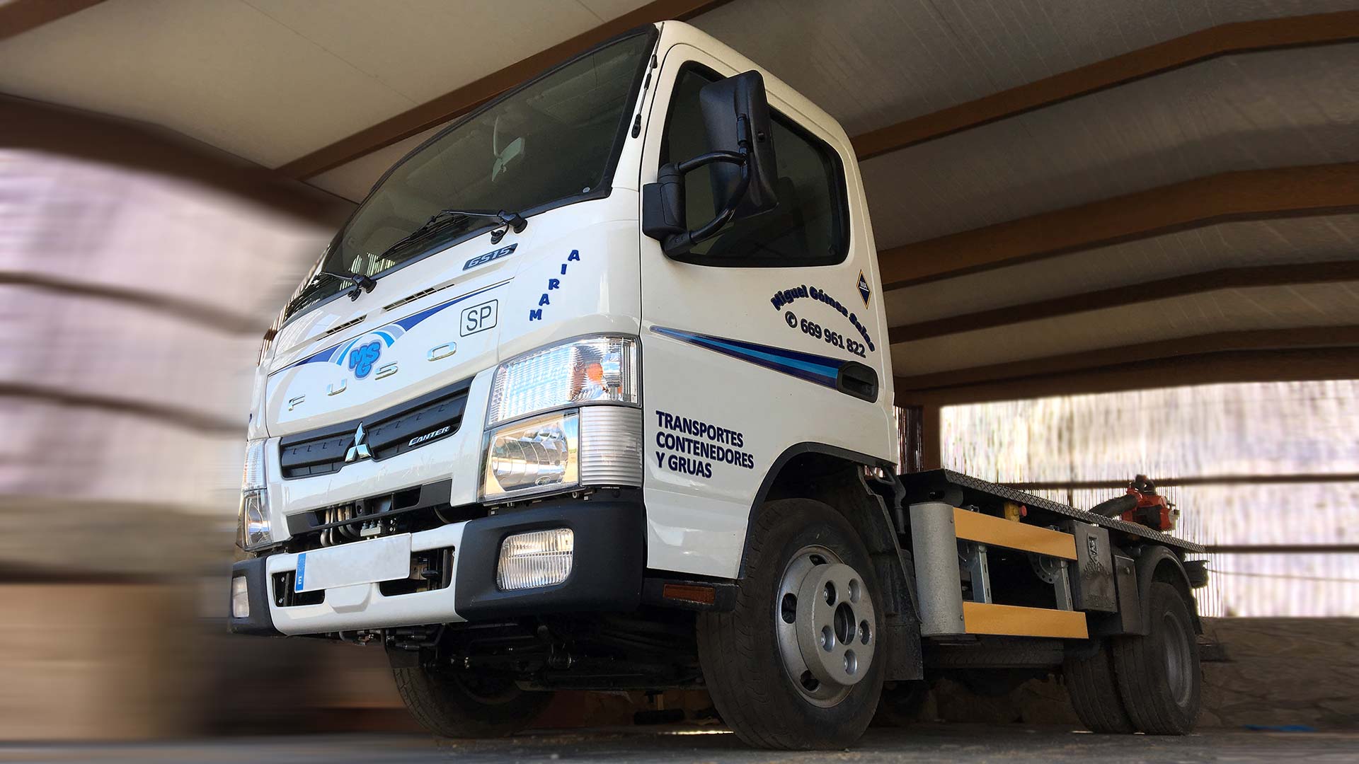 Camion mitsubishi canter para cubas en estepona y trabajos varios