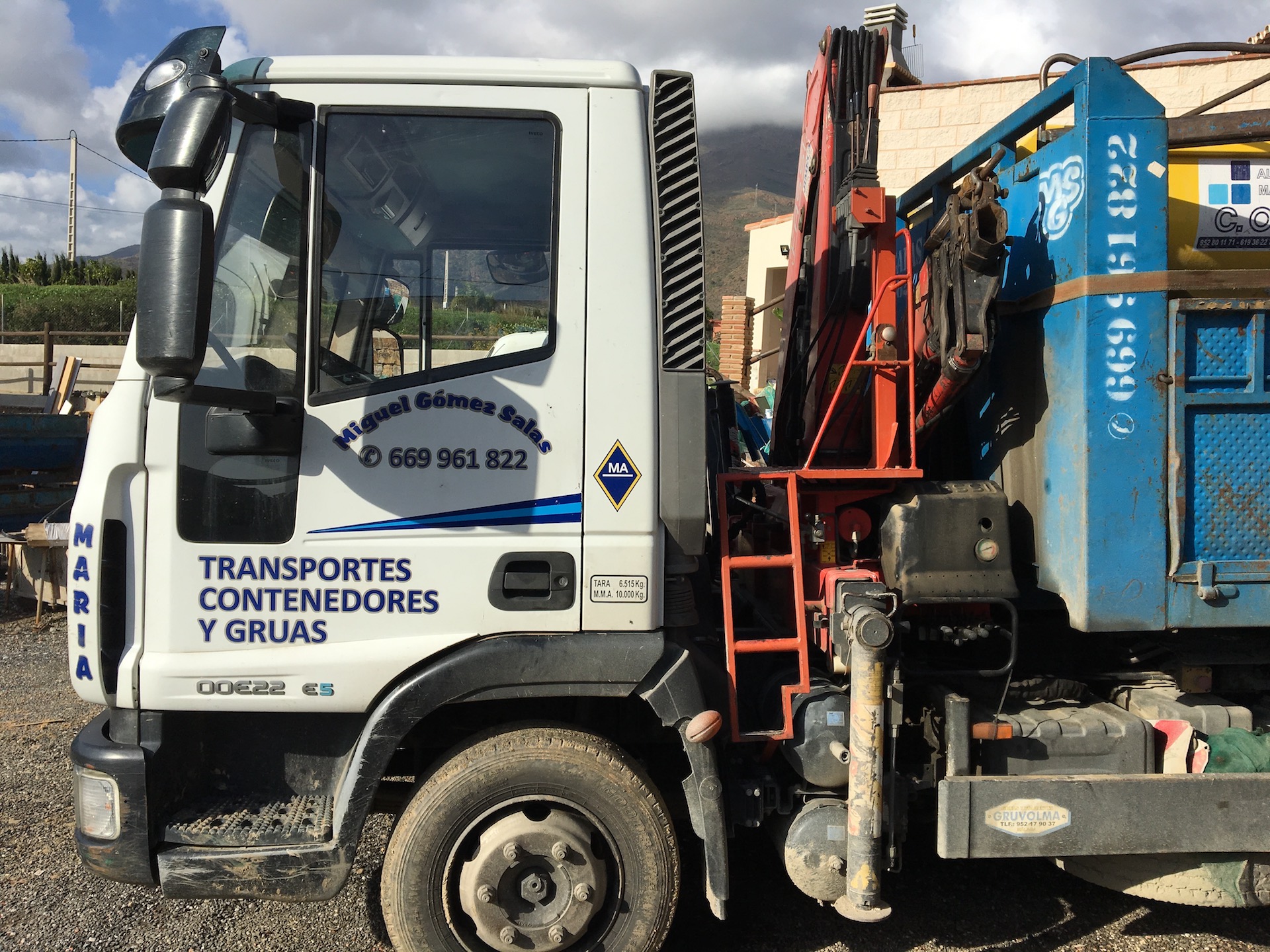 Mercedes Axor 18280 equipado con pluma palfinguer
